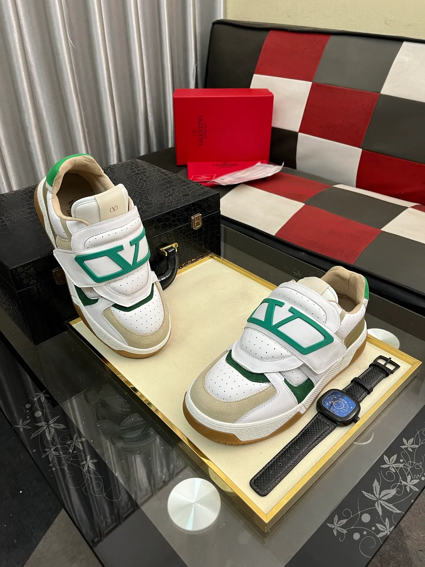 Men's shoes 💰540⌚️⌚️ VALENTINO Valentino's 2025 SS spring and summer new hot casual sports shoes, imported elastic cloth upper ➕The heel is Warren's exclusive rivet shape. The whole is very representative, the combination outsole is really easy to wear and very comfortable on the foot~, classic, comfortable and versatile! Size: 38-443️⃣Colors available